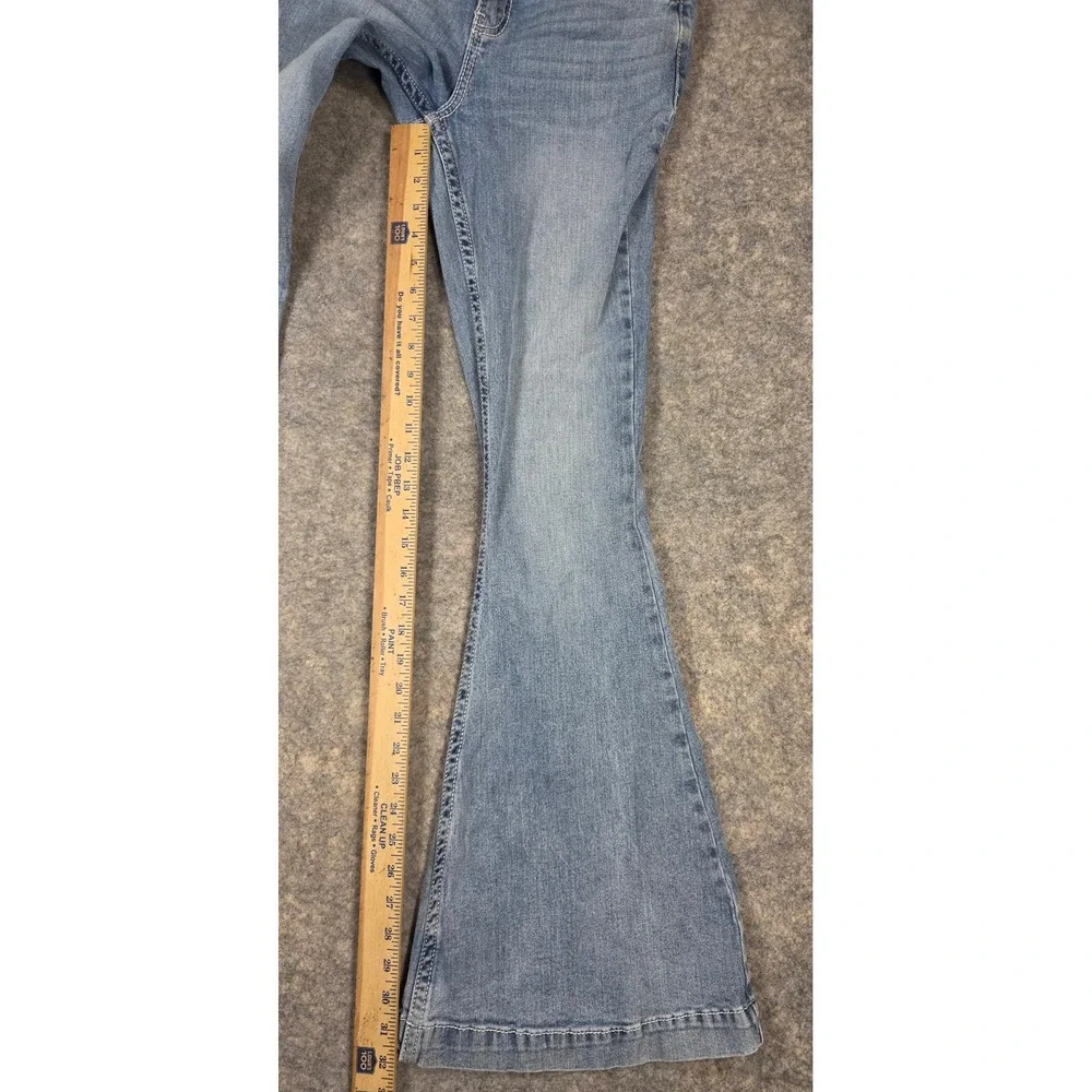 Shyanne Super Bell Bottom Y2K Flare Jeans Womens 28x34 Blue Light Wash Jewels